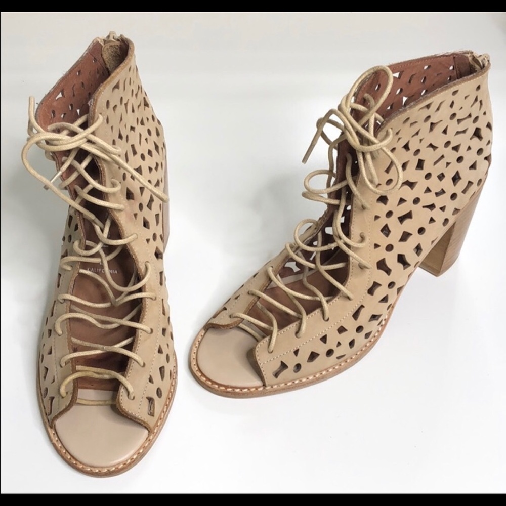 Jeffrey campbell Cors-Daisy opened toe bootie ???